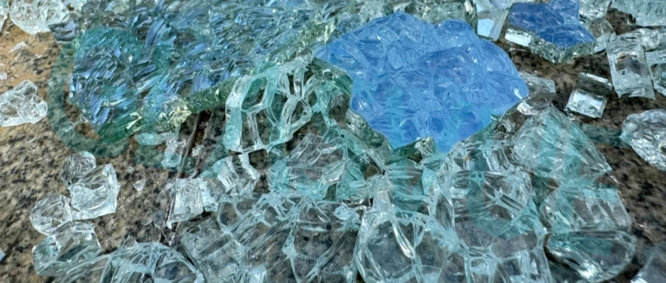 17.Tempered glass fragments1