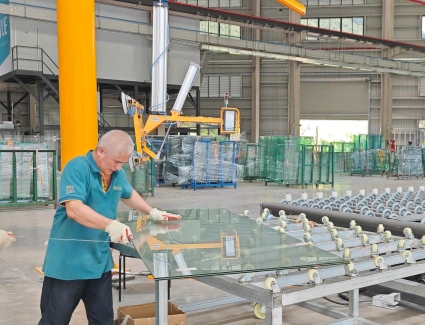22.Glasvue's laminated glass production