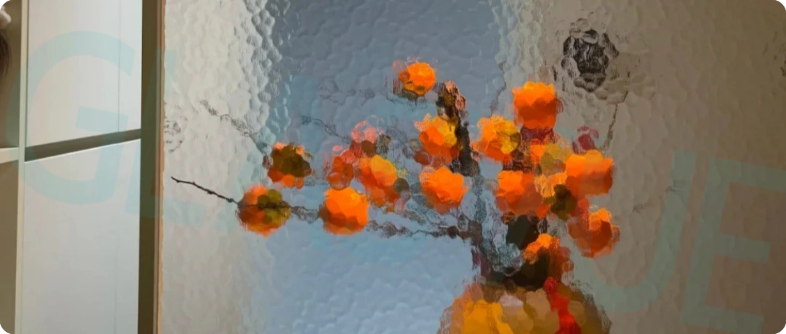 32.patterned glass