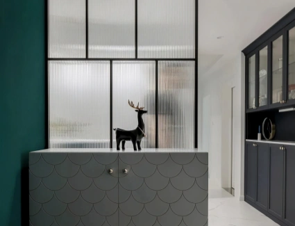 35.pattern glass partition