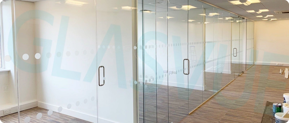 42.frameless glass partition