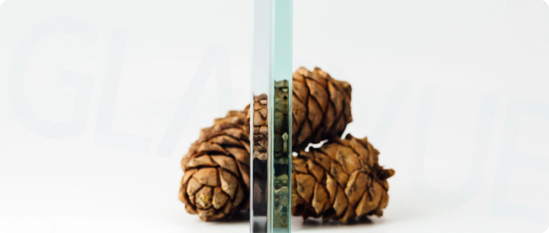 50.ultra clear glass